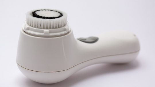 La brosse nettoyante, pour un nettoyage en profondeur des pores de la peau