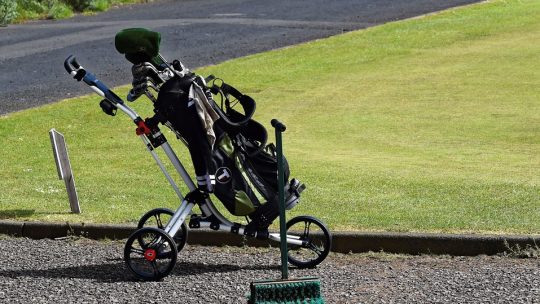 Le chariot de golf électrique, une machine de transport d’instruments de golf